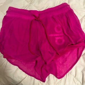 ALO yoga Ambience short in Hot pink